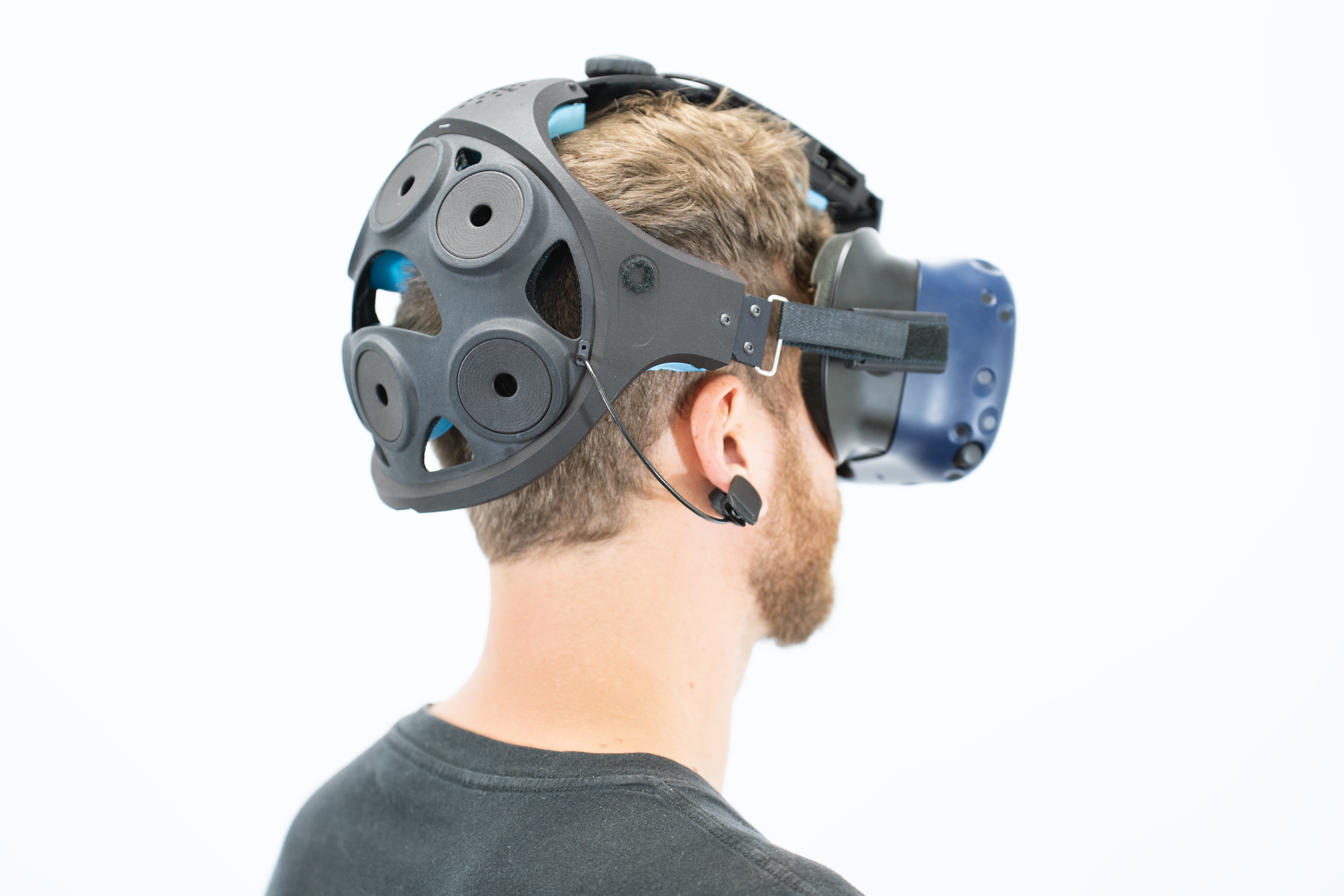 VR-300 EEG headset